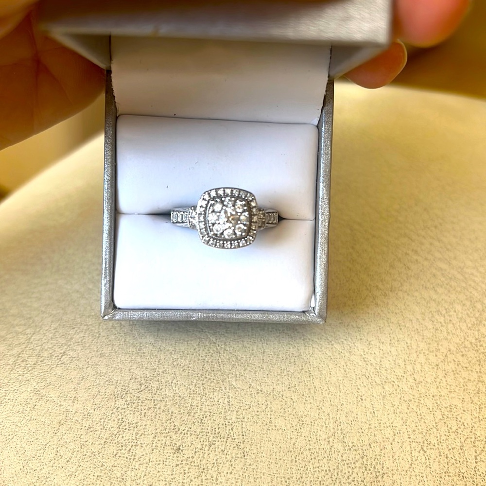 10K white Gold Diamond ring
